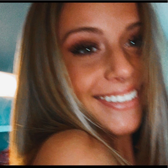 Meet your Posher, Lydia - Picture 1 of 1